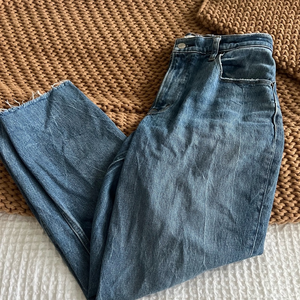 Abercrombie & Fitch Cropped Straight Leg Jean